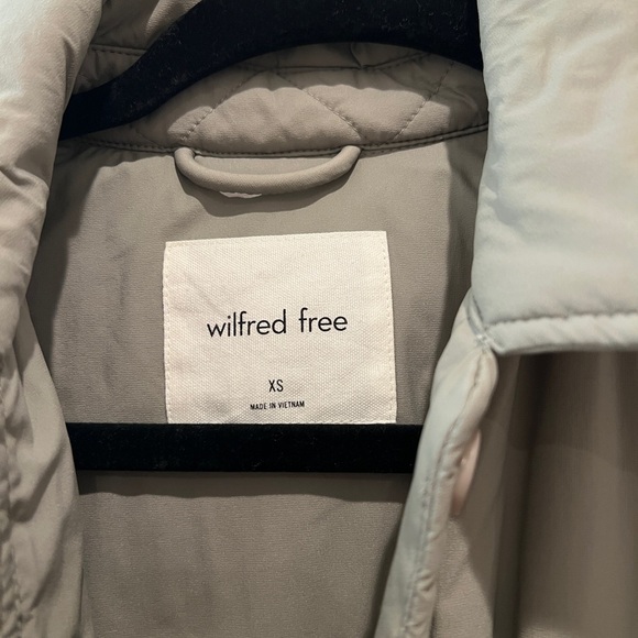 Aritzia Light Olive Green Lightweight Puffer Shirt Jacket - Picture 3 of 4